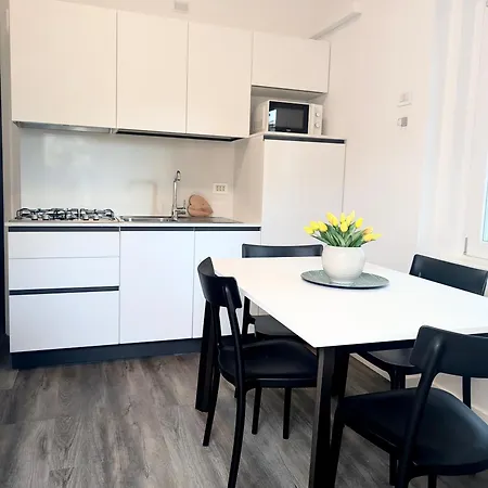 Apartment Liana 5 *